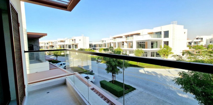 Villa en Dubai, 7 dormitorios, 388.3 m², № 77914