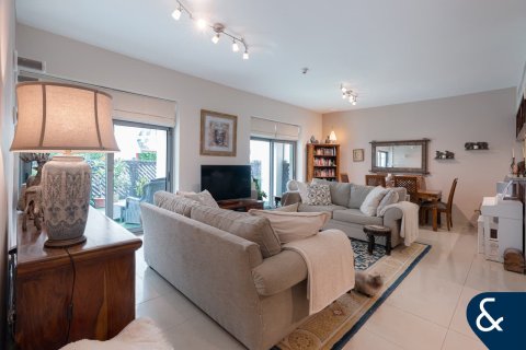 Apartamento en The Views, Dubai, 2 dormitorios, 181 m², № 79342 - foto 2