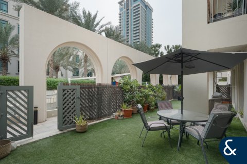 Apartamento en The Views, Dubai, 2 dormitorios, 181 m², № 79342 - foto 1