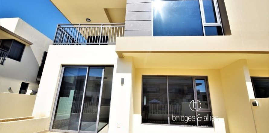 Villa in Dubai Hills Estate, Dubai 3 bedrooms, 285 sq.m. № 98072