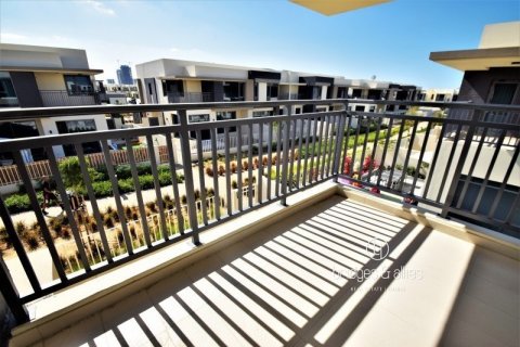 Villa in Dubai Hills Estate, Dubai 3 bedrooms, 285 sq.m. № 98072 - photo 2