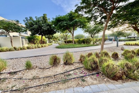 Villa in Dubai Hills Estate, Dubai 5 bedrooms, 278 sq.m. № 98062 - photo 23