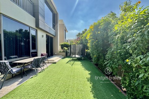 Villa en Dubai Hills Estate, Dubai, 4 dormitorios, 202 m², № 98063