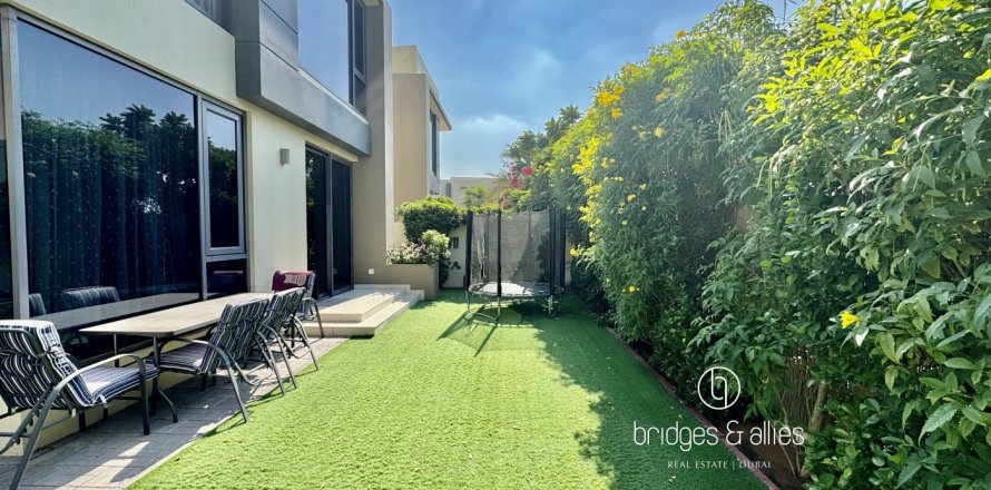 Villa en Dubai Hills Estate, Dubai, 4 dormitorios, 202 m², № 98063