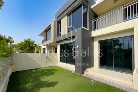 Villa in Dubai Hills Estate, Dubai 4 bedrooms, 210 sq.m. № 98073 - photo 3