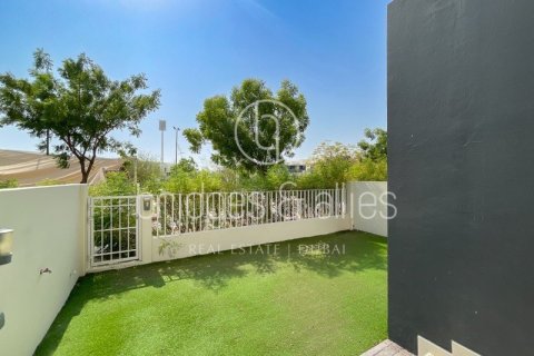Villa in Dubai Hills Estate, Dubai 4 bedrooms, 210 sq.m. № 98073 - photo 4