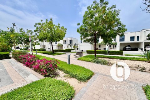Villa in Dubai Hills Estate, Dubai 4 bedrooms, 294 sq.m. № 98073 - photo 15