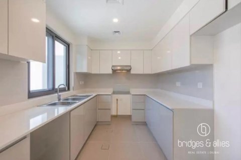 Villa in Dubai Hills Estate, Dubai 4 bedrooms, 210 sq.m. № 98073 - photo 8