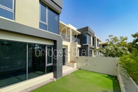 Villa in Dubai Hills Estate, Dubai 4 bedrooms, 210 sq.m. № 98073 - photo 2