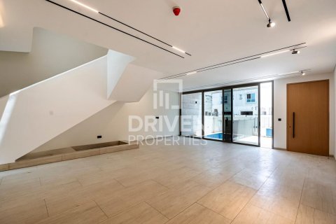Townhouse in Jumeirah Village Circle, Dubai 4 bedrooms, 426 sq.m. № 20346 - photo 2