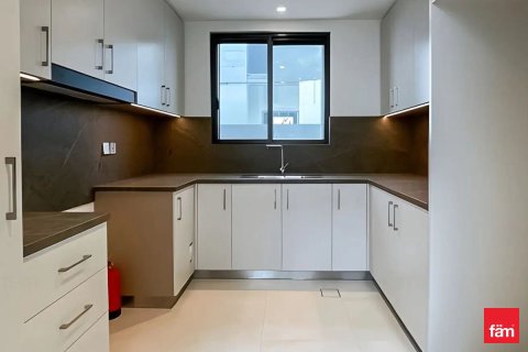 Villa en Dubai, 5 dormitorios, 455.4 m², № 77827 - foto 2