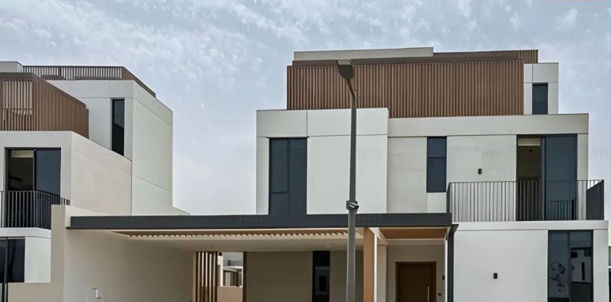 Villa en Dubai, 5 dormitorios, 455.4 m², № 77827