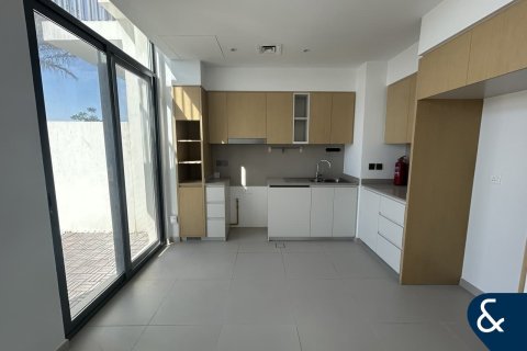 Снять в аренду виллу в Joy, Arabian Ranches 3, Дубай: 3 спальни, 129м², № 79156 - фото 3