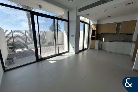 Снять в аренду виллу в Joy, Arabian Ranches 3, Дубай: 3 спальни, 129м², № 79156 - фото 2