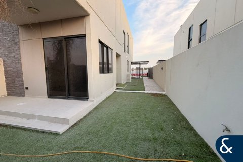 Снять в аренду виллу в DAMAC Hills (Akoya by DAMAC), Дубай: 3 спальни, 186м², № 79155 - фото 2