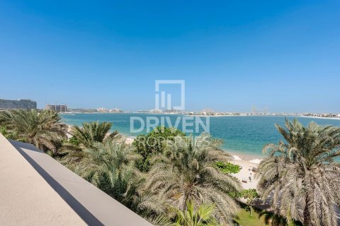 Villa en Palm Jumeirah, Dubai, 4 dormitorios, 1079 m², № 86869 - foto 3