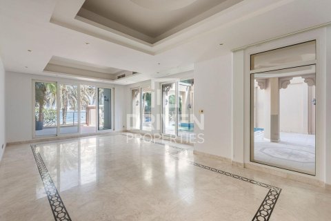 Villa en Palm Jumeirah, Dubai, 4 dormitorios, 1079 m², № 86869 - foto 4