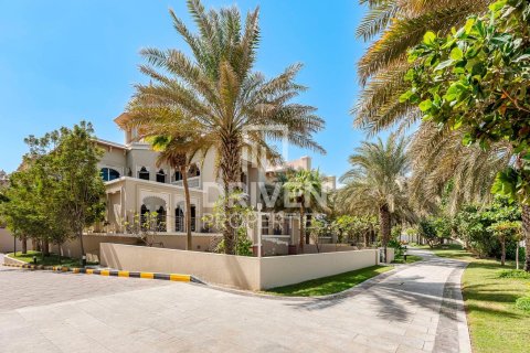 Villa in Palm Jumeirah, Dubai 4 bedrooms, 1079 sq.m. № 86869