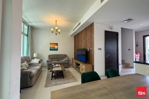 Снять в аренду таунхаус в Дубае: 3 спальни, 112.2м², № 93659 - фото 4