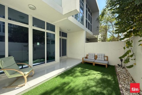 Снять в аренду таунхаус в Дубае: 3 спальни, 112.2м², № 93659 - фото 1