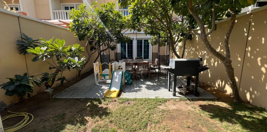 Townhouse in Dubai 2 bedrooms, 180 sq.m. № 93657