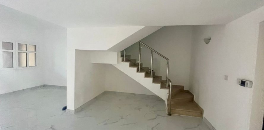 Таунхаус в Дубае, 4 спальни, 134.8м², № 23844