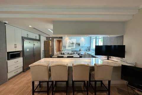 Villa in Jumeirah Park, Dubai 4 bedrooms, 403 sq.m. № 73620 - photo 5