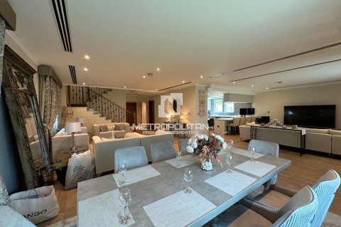 Villa in Jumeirah Park, Dubai 4 bedrooms, 403 sq.m. № 73620 - photo 8
