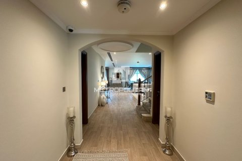 Villa in Jumeirah Park, Dubai 4 bedrooms, 403 sq.m. № 73620 - photo 11