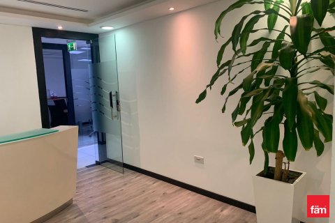 Oficina en Dubai, 130 m², № 141358