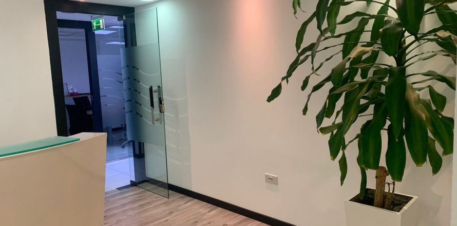 Oficina en Dubai, 130 m², № 141358