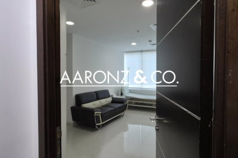 Office in Jumeirah Lake Towers, Dubai 254.6 sq.m. № 78226 - photo 9