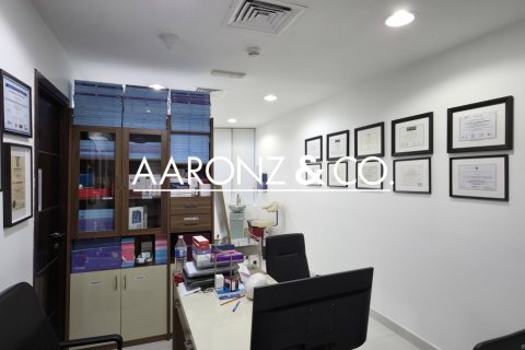 Office in Jumeirah Lake Towers, Dubai 254.6 sq.m. № 78226 - photo 1