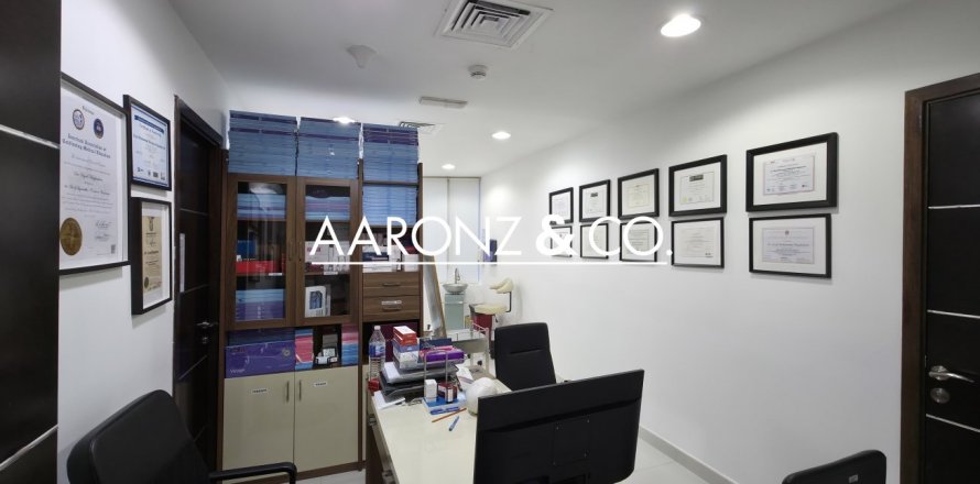 Office in Jumeirah Lake Towers, Dubai 254.6 sq.m. № 78226