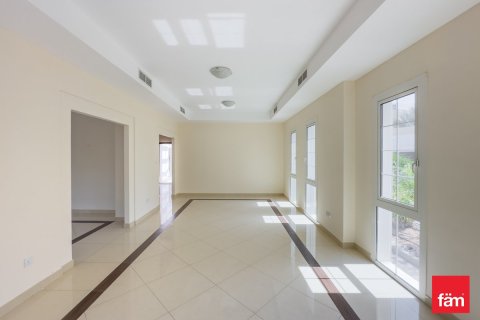Villa en Dubai, 3 dormitorios, 541.8 m², № 83677 - foto 16