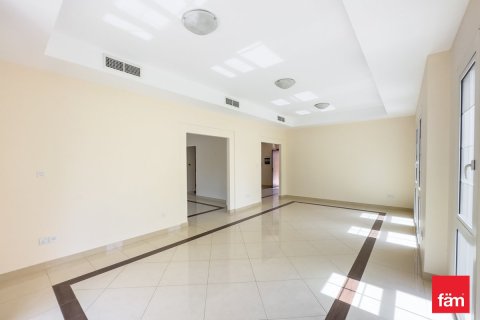 Villa en Dubai, 3 dormitorios, 541.8 m², № 83677 - foto 5