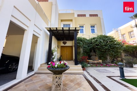 Villa en Dubai, 3 dormitorios, 541.8 m², № 83677 - foto 15