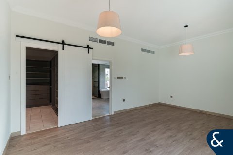 Снять в аренду виллу в Jumeirah Islands, Дубай: 5 спален, 1139м², № 91480 - фото 7