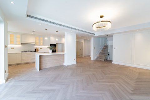 Купить таунхаус в Дубае: 4 спальни, 236м², № 96879 - фото 2