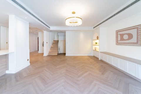 Купить таунхаус в Дубае: 4 спальни, 236м², № 96879 - фото 4