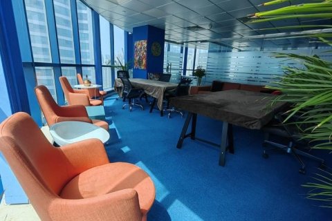 Commercial property in Jumeirah Bay Towers, Jumeirah Lake Towers, Dubai 999 bedrooms, 100 sq.m. № 61171 - photo 1