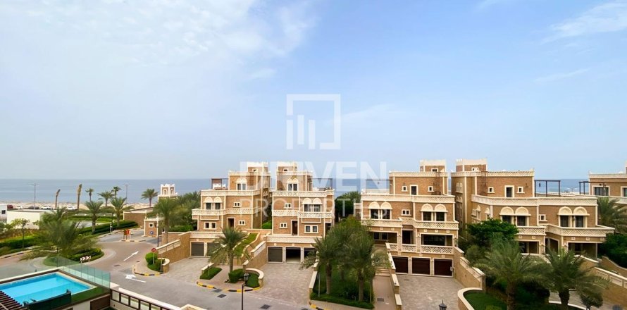 Appartement à The Crescent, Palm Jumeirah, Dubai, 2 chambres, 183.11 m², № 138242