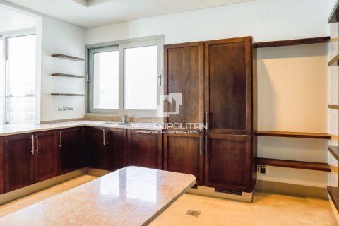 Apartment in Palm Jumeirah, Dubai 3 bedrooms, 262 sq.m. № 73753 - photo 8