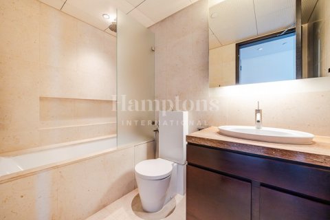 Снять в аренду квартиру в Бурдж-Халифе, Дубай: 2 спальни, 190.72985900м², № 63843 - фото 5