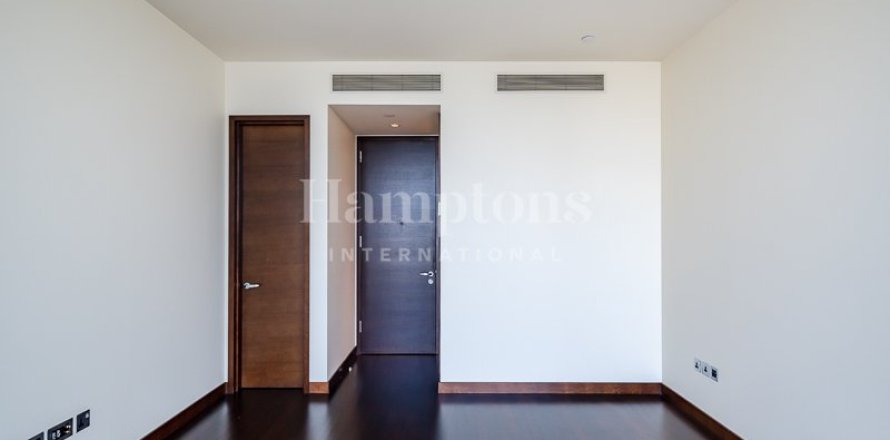 Квартира в Бурдж-Халифе, Дубай, 2 спальни, 190.73м², № 63843