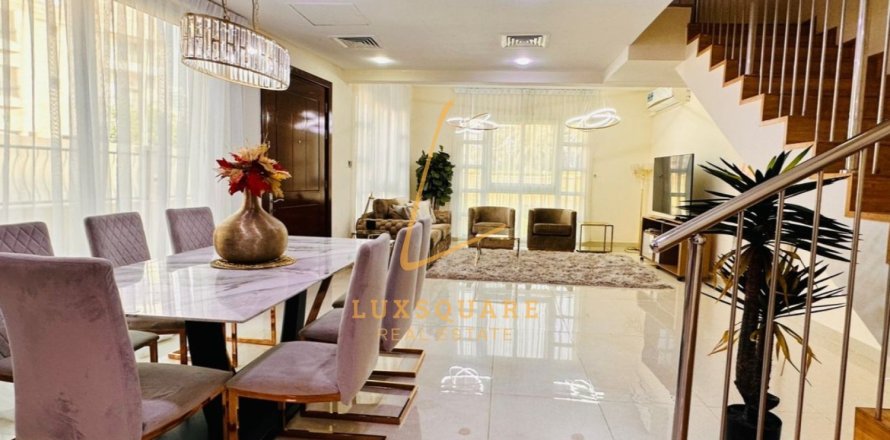 Villa en Jumeirah Village Circle, Dubai, 4 dormitorios, 467 m², № 83393