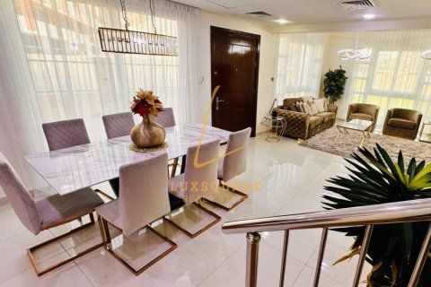 Villa en Jumeirah Village Circle, Dubai, 4 dormitorios, 467 m², № 83393 - foto 2