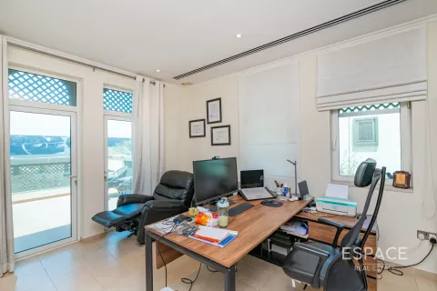 Villa en Regional, Jumeirah Park, Dubai, 4 dormitorios, 403 m², № 62271 - foto 12