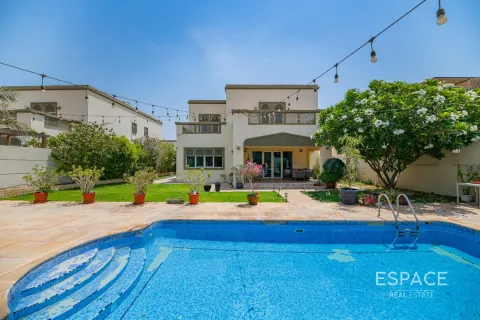 Villa en Regional, Jumeirah Park, Dubai, 4 dormitorios, 403 m², № 62271 - foto 1