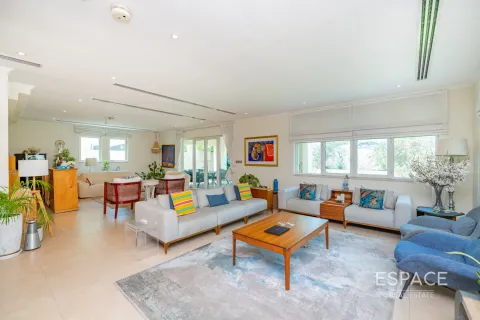 Villa en Regional, Jumeirah Park, Dubai, 4 dormitorios, 403 m², № 62271 - foto 2